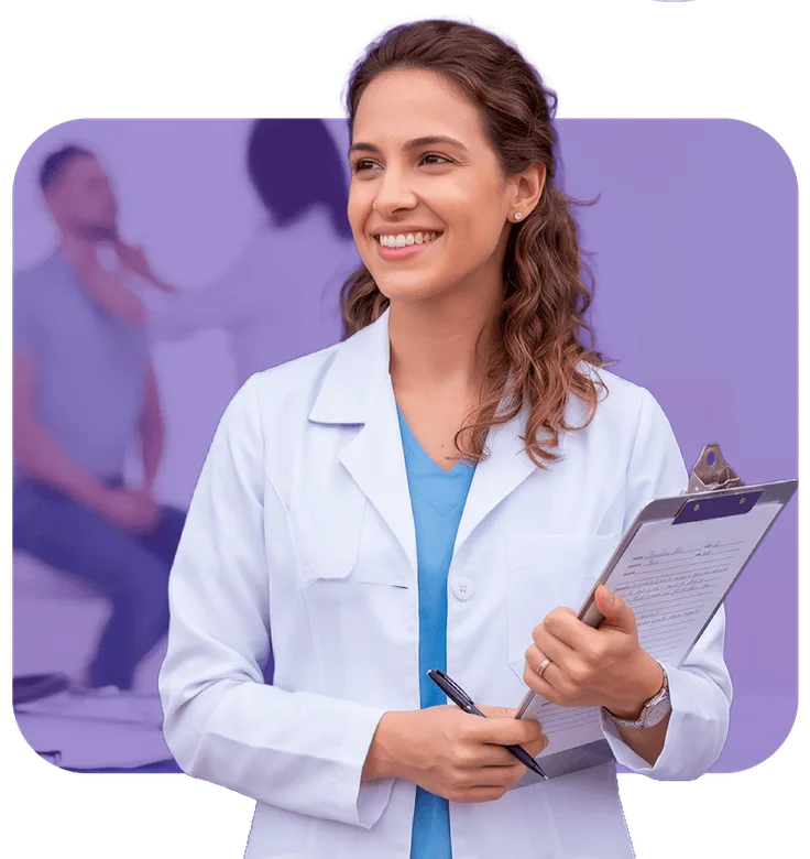 Médica endocrinologista de jaleco branco segurando uma prancheta